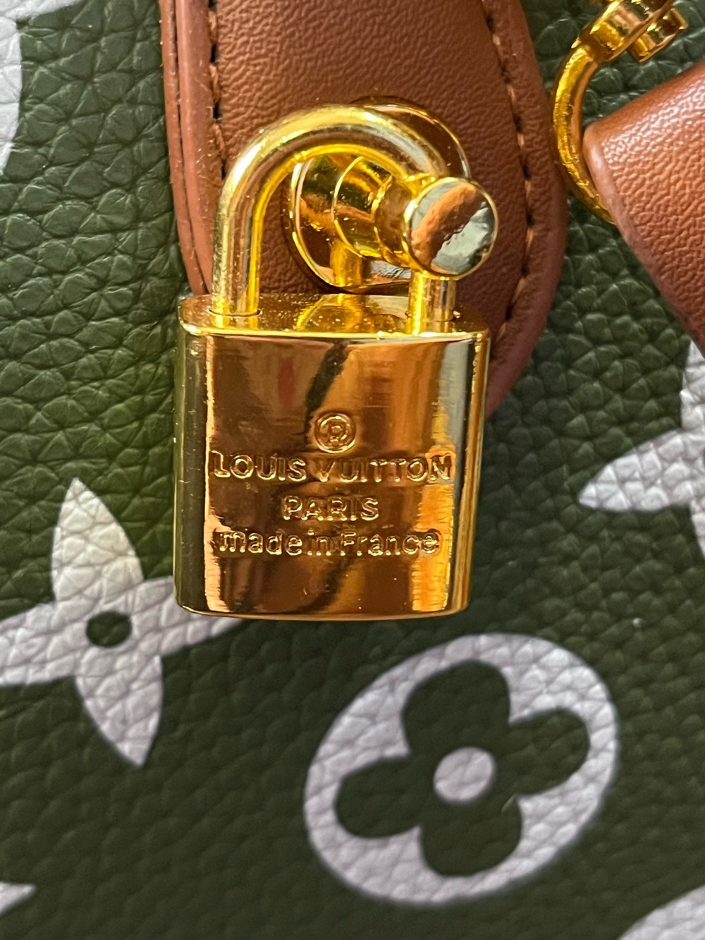 Louis. Vuitton. Speedy Green Handbag Purse Duffle - Picture 10 of 11